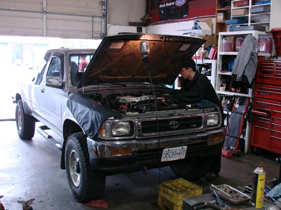 307_Toyota_pickup_truck_V6_engine_repair