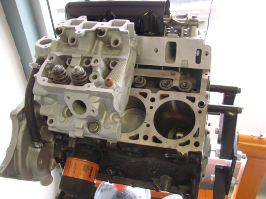 18_Canada_Engines_V6_cutaway